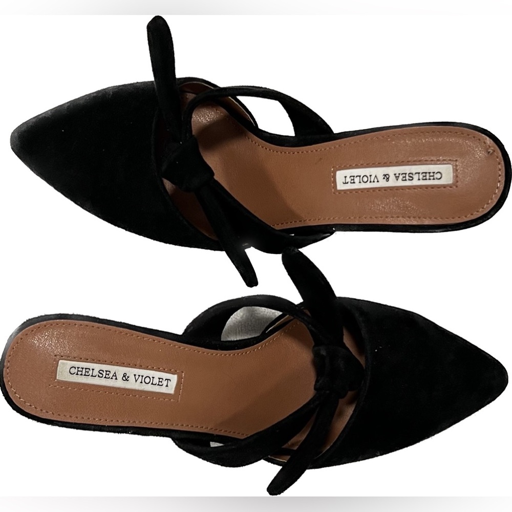 Chelsea & Violet Black Pointed-Toe Mules